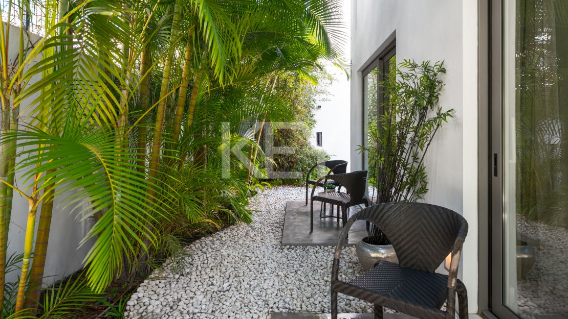 Luxury Villa with Sea Views and Spa in Puente Romano, Marbella