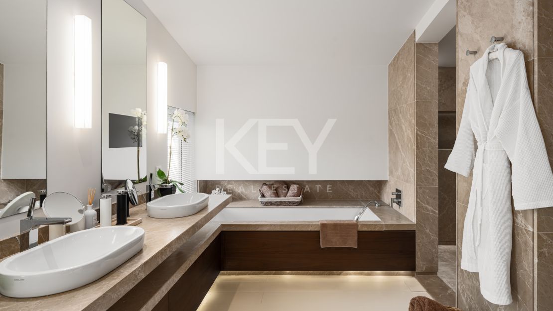 Luxury Villa with Sea Views and Spa in Puente Romano, Marbella