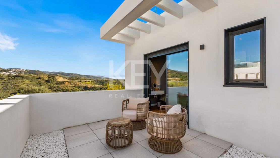 Fantastic semi-detached Villa with Stunning Views in Rio Real, Marbella