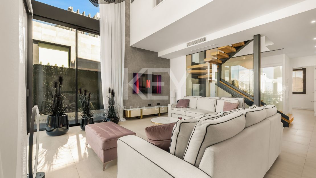 Fantastic semi-detached Villa with Stunning Views in Rio Real, Marbella