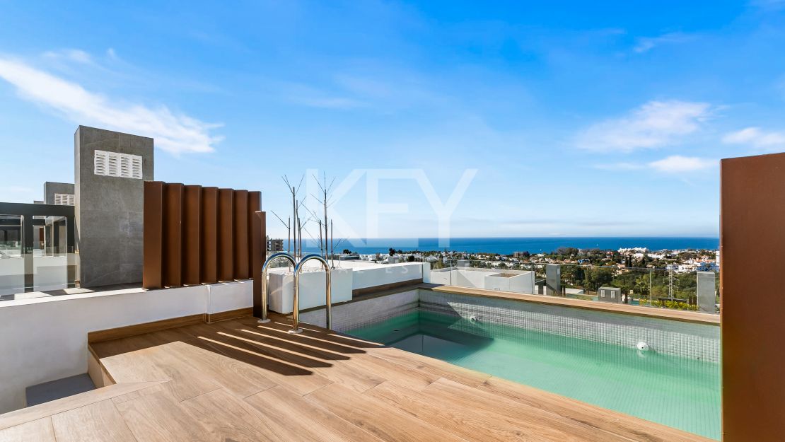 Fantastic semi-detached Villa with Stunning Views in Rio Real, Marbella