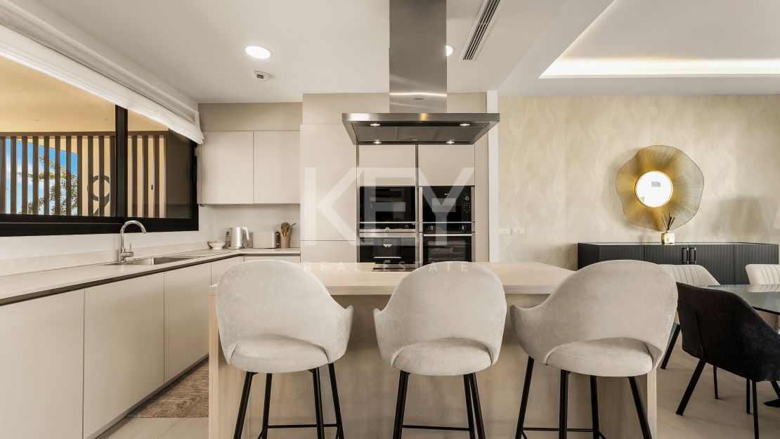 Fantastic semi-detached Villa with Stunning Views in Rio Real, Marbella