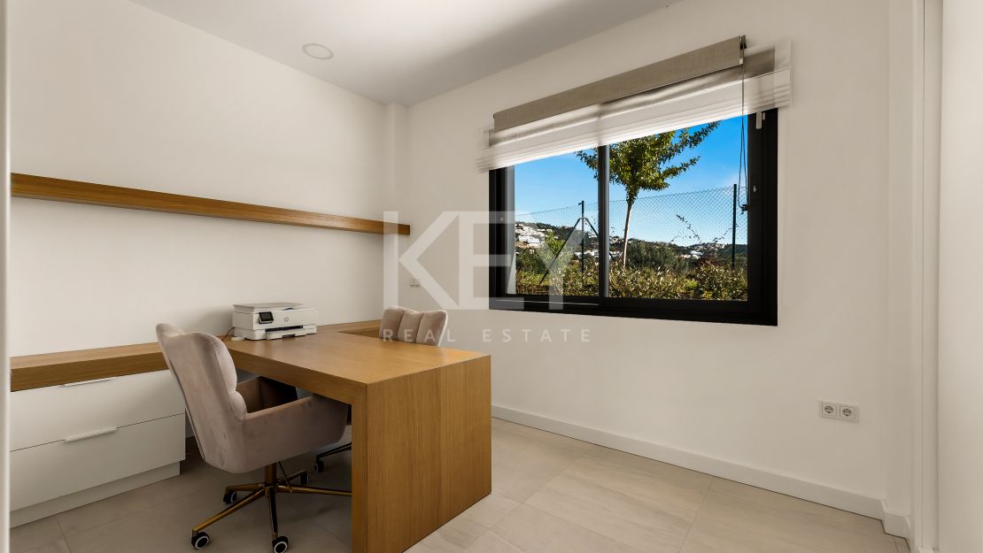 Fantastic semi-detached Villa with Stunning Views in Rio Real, Marbella