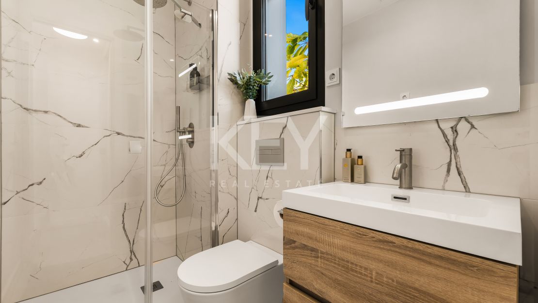 Fantastic semi-detached Villa with Stunning Views in Rio Real, Marbella