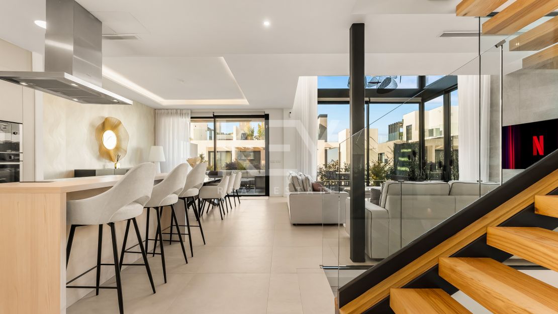 Fantastic semi-detached Villa with Stunning Views in Rio Real, Marbella