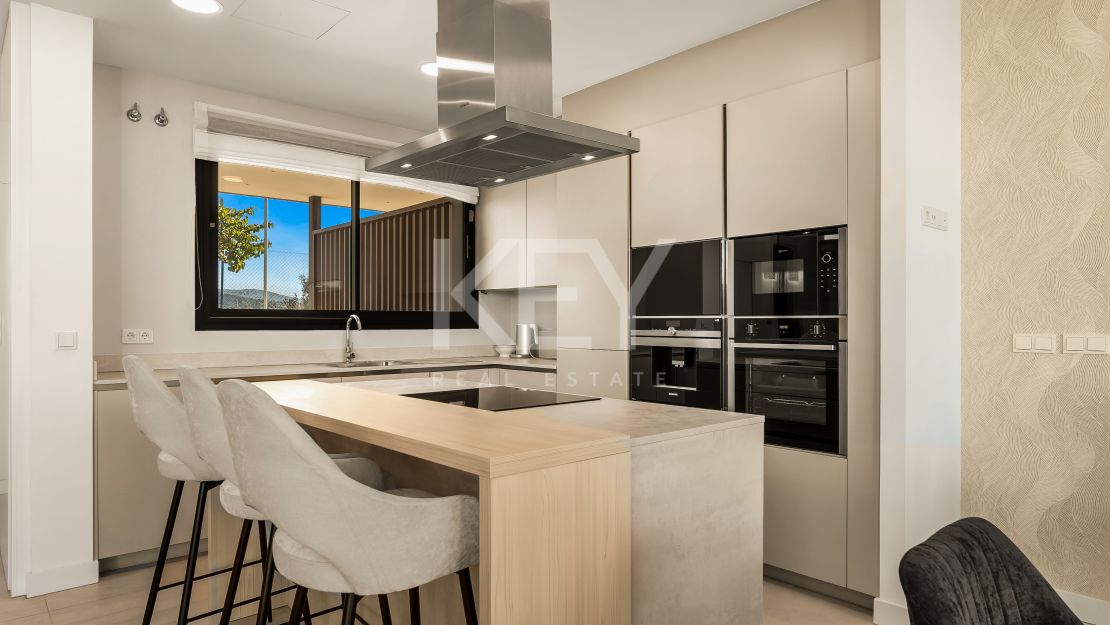 Fantastic semi-detached Villa with Stunning Views in Rio Real, Marbella