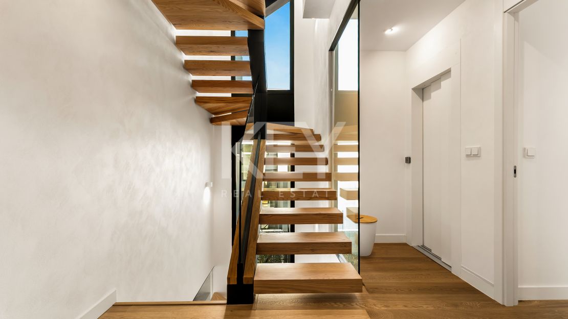 Fantastic semi-detached Villa with Stunning Views in Rio Real, Marbella