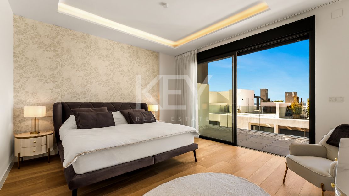 Fantastic semi-detached Villa with Stunning Views in Rio Real, Marbella