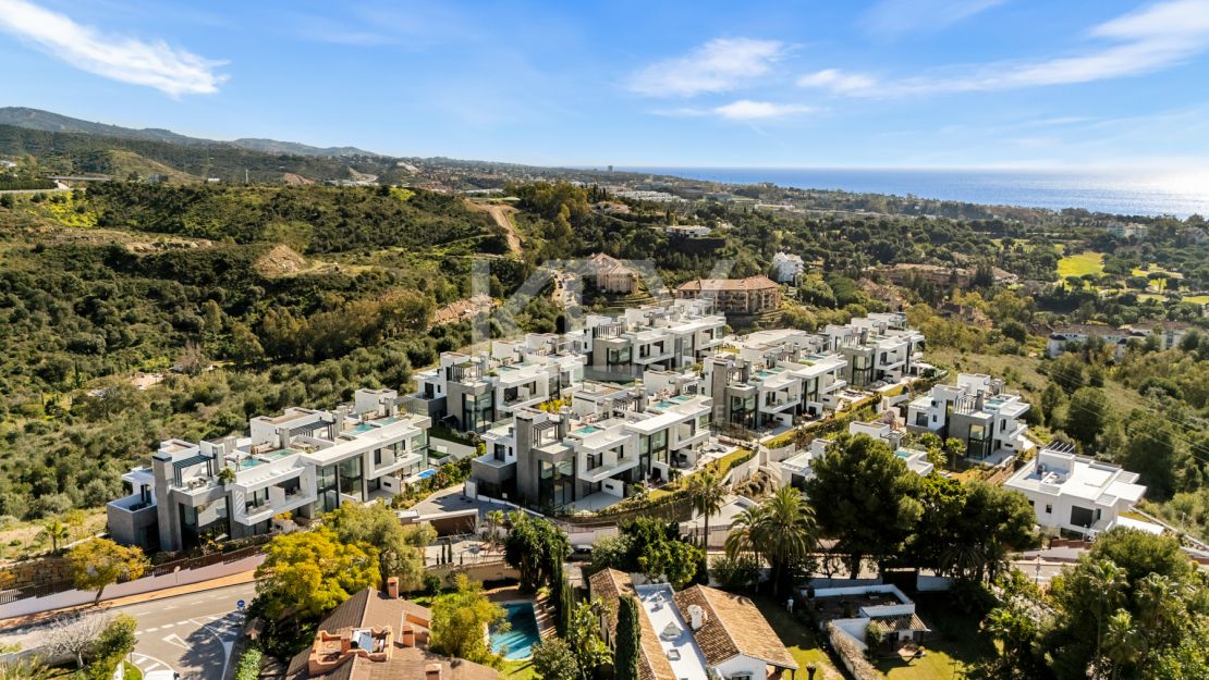 Fantastic semi-detached Villa with Stunning Views in Rio Real, Marbella