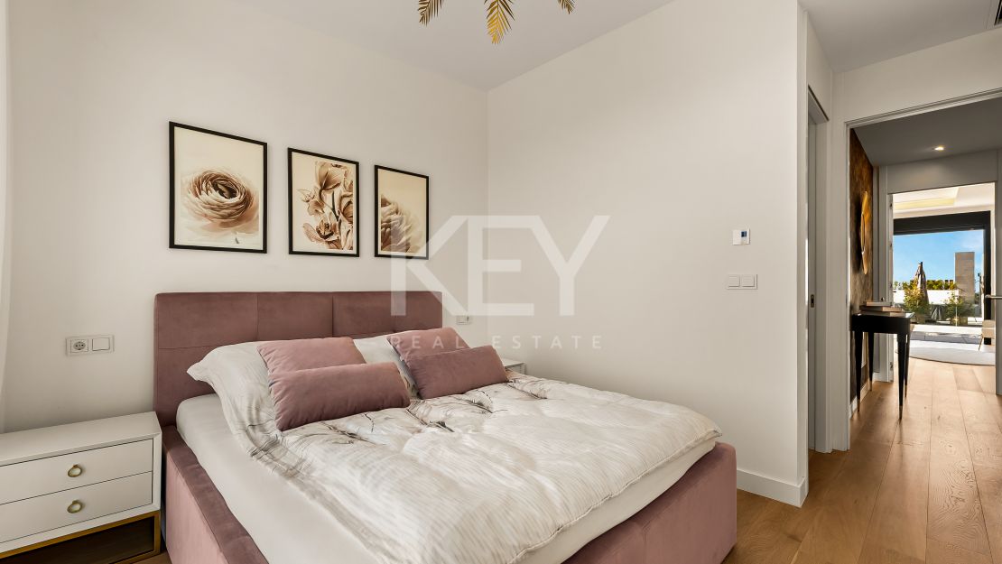 Fantastic semi-detached Villa with Stunning Views in Rio Real, Marbella