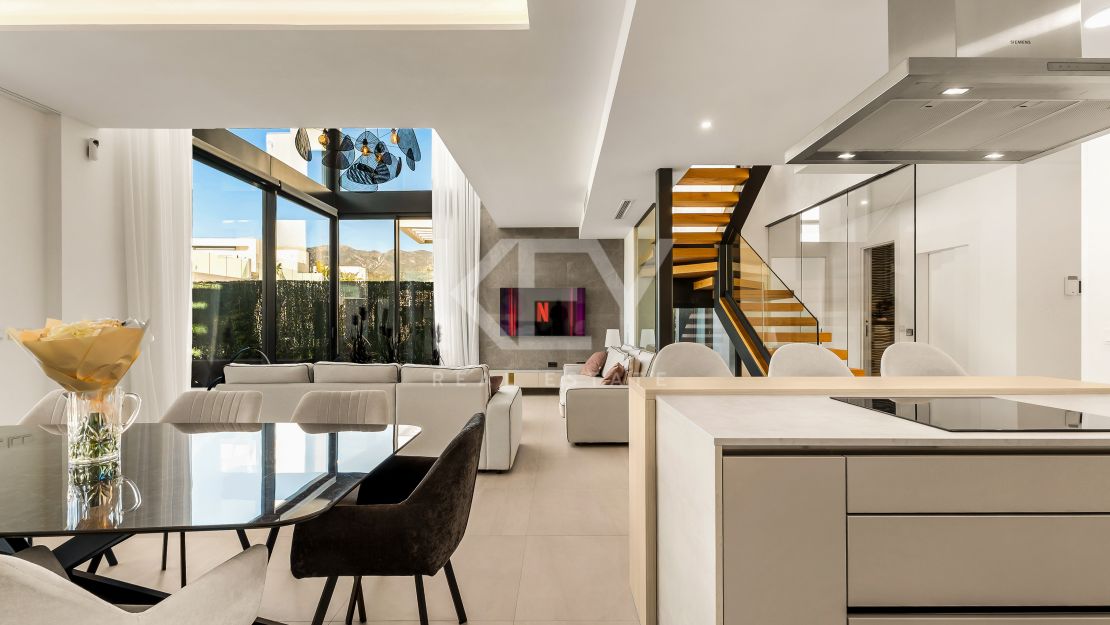 Fantastic semi-detached Villa with Stunning Views in Rio Real, Marbella