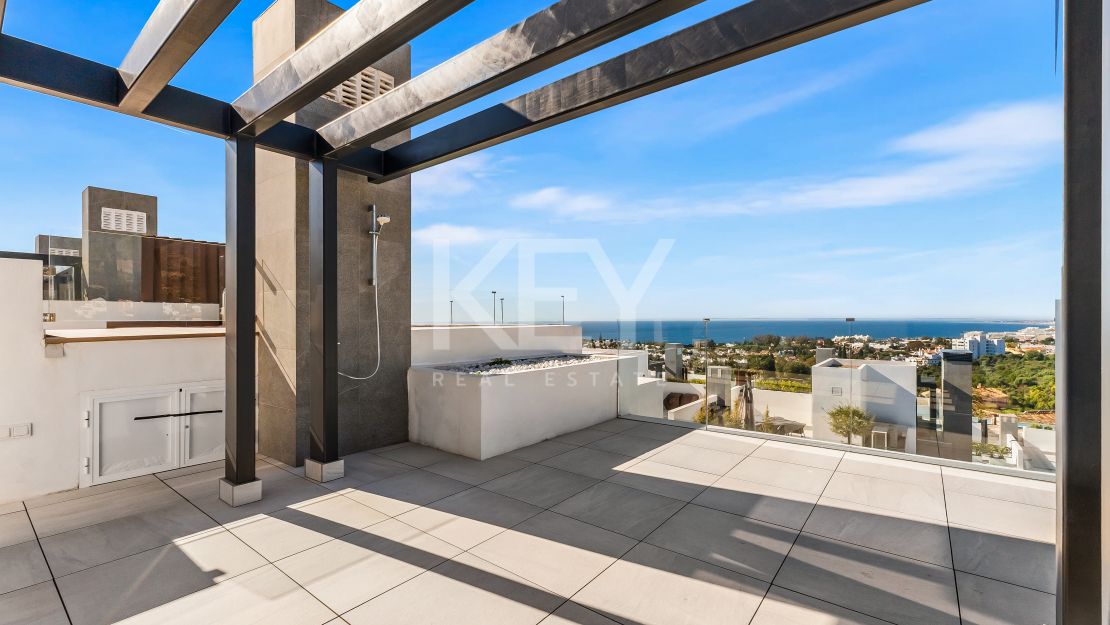 Fantastic semi-detached Villa with Stunning Views in Rio Real, Marbella