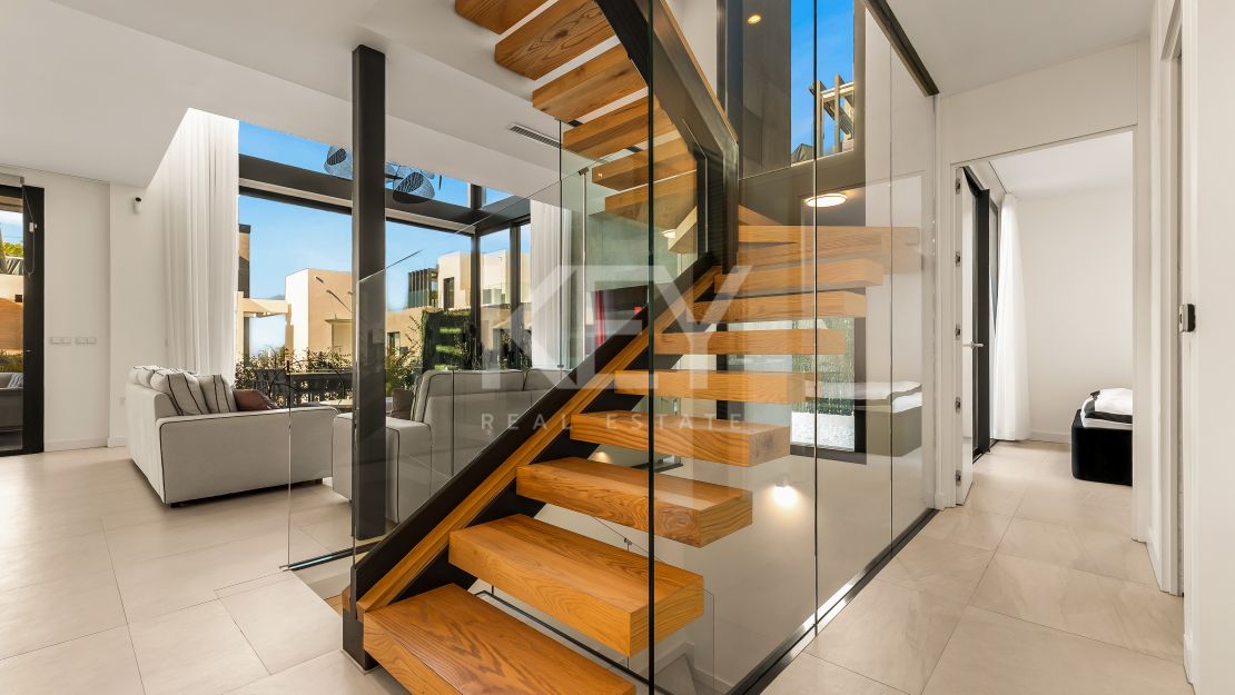 Fantastic semi-detached Villa with Stunning Views in Rio Real, Marbella