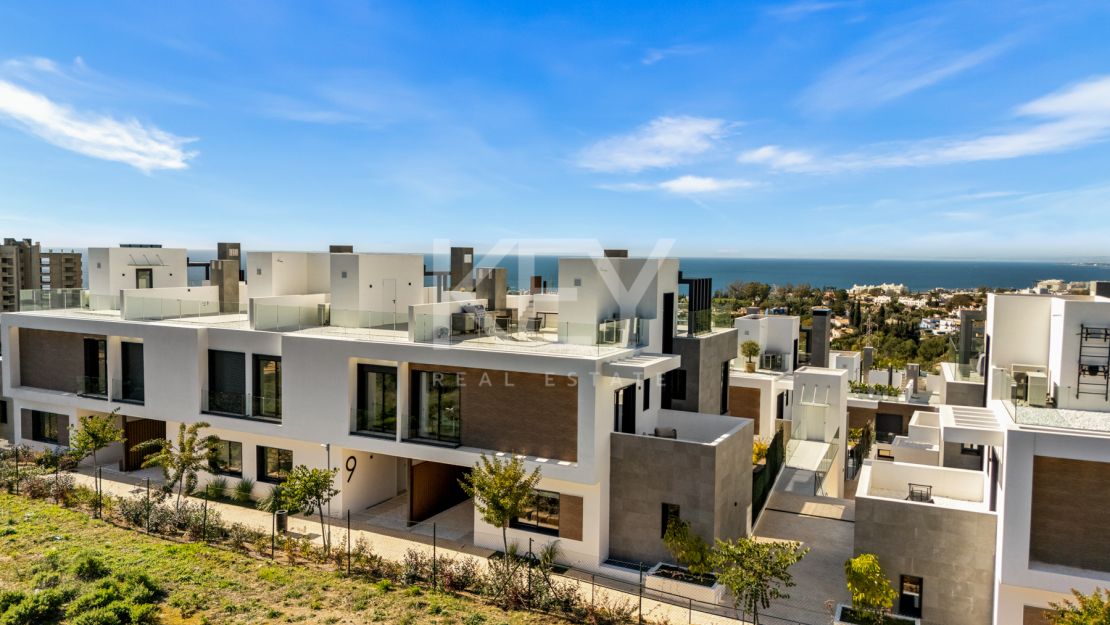 Fantastic semi-detached Villa with Stunning Views in Rio Real, Marbella