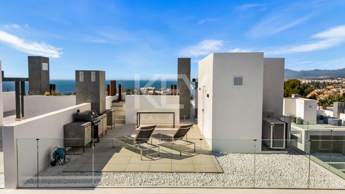 Fantastic semi-detached Villa with Stunning Views in Rio Real, Marbella