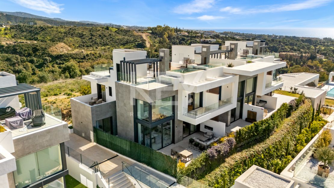 Fantastic semi-detached Villa with Stunning Views in Rio Real, Marbella