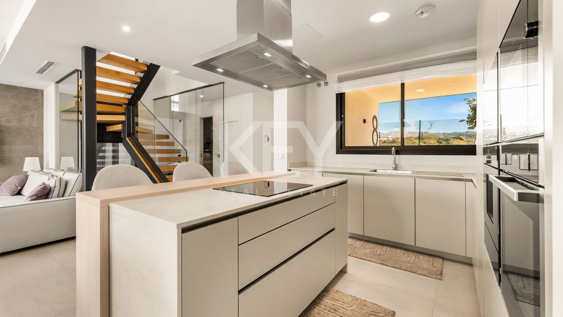 Fantastic semi-detached Villa with Stunning Views in Rio Real, Marbella