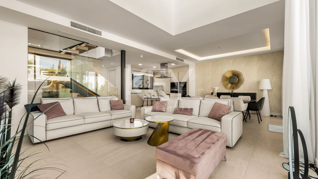 Fantastic semi-detached Villa with Stunning Views in Rio Real, Marbella