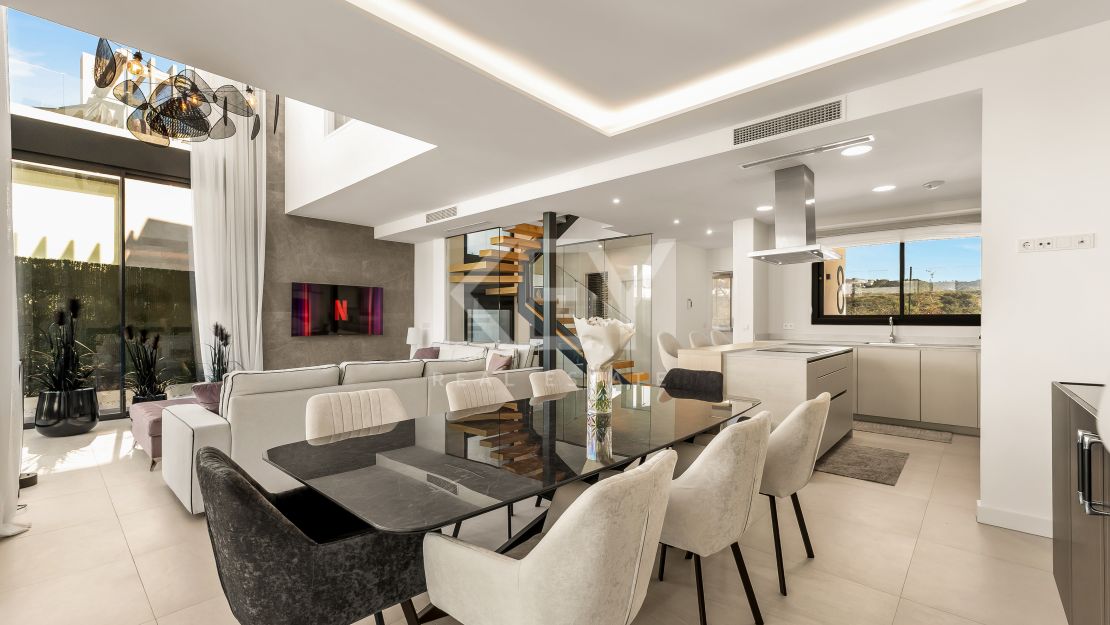 Fantastic semi-detached Villa with Stunning Views in Rio Real, Marbella