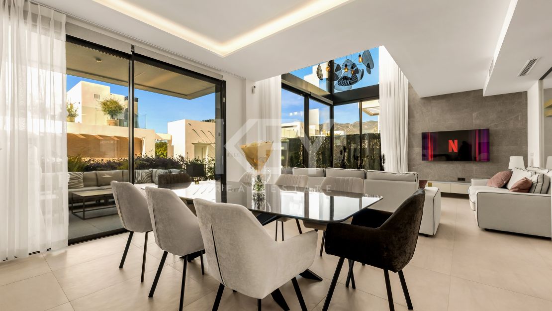 Fantastic semi-detached Villa with Stunning Views in Rio Real, Marbella