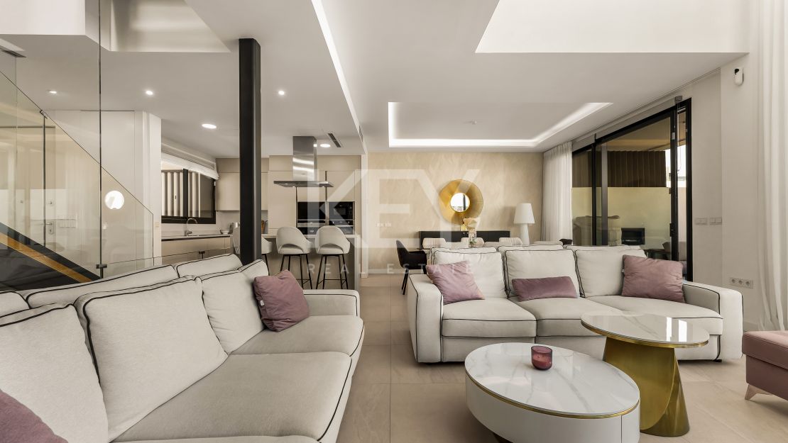 Fantastic semi-detached Villa with Stunning Views in Rio Real, Marbella