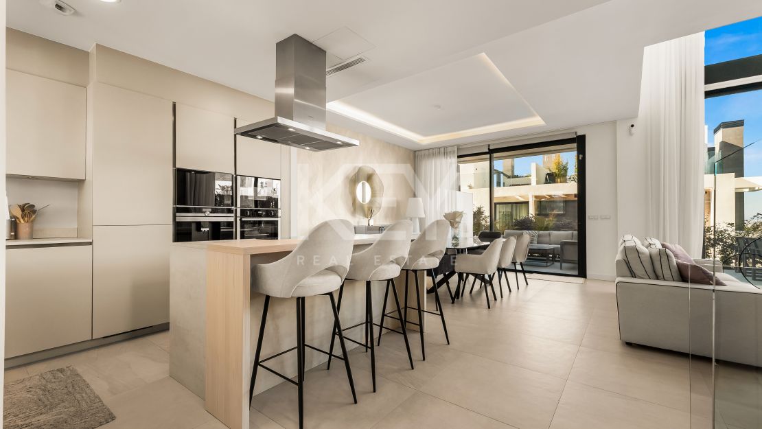 Fantastic semi-detached Villa with Stunning Views in Rio Real, Marbella