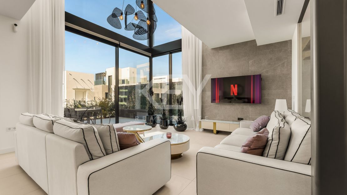 Fantastic semi-detached Villa with Stunning Views in Rio Real, Marbella