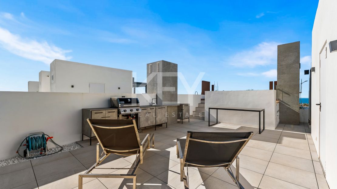 Fantastic semi-detached Villa with Stunning Views in Rio Real, Marbella