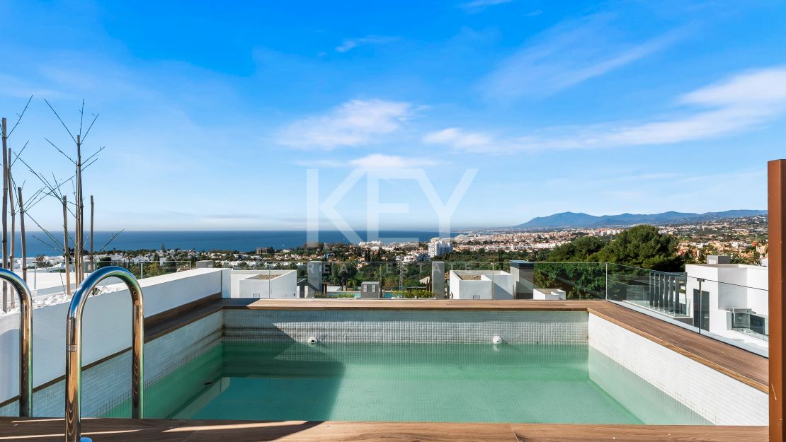 Fantastic semi-detached Villa with Stunning Views in Rio Real, Marbella