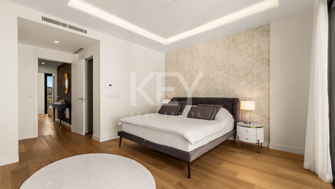 Fantastic semi-detached Villa with Stunning Views in Rio Real, Marbella