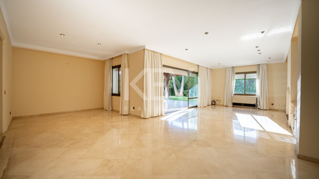 Classical Luxury Villa in Los Monteros, Marbella