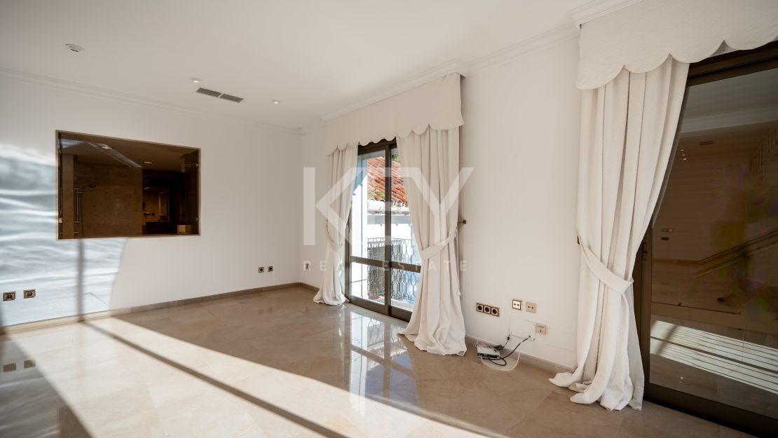 Classical Luxury Villa in Los Monteros, Marbella