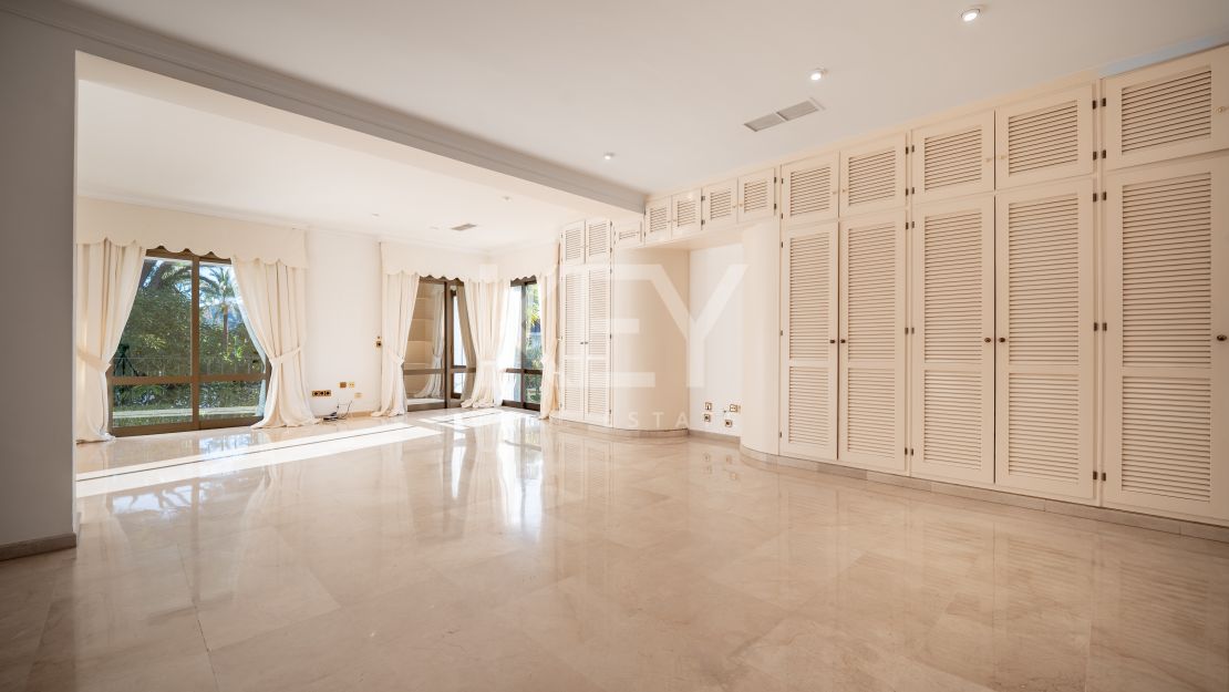 Classical Luxury Villa in Los Monteros, Marbella