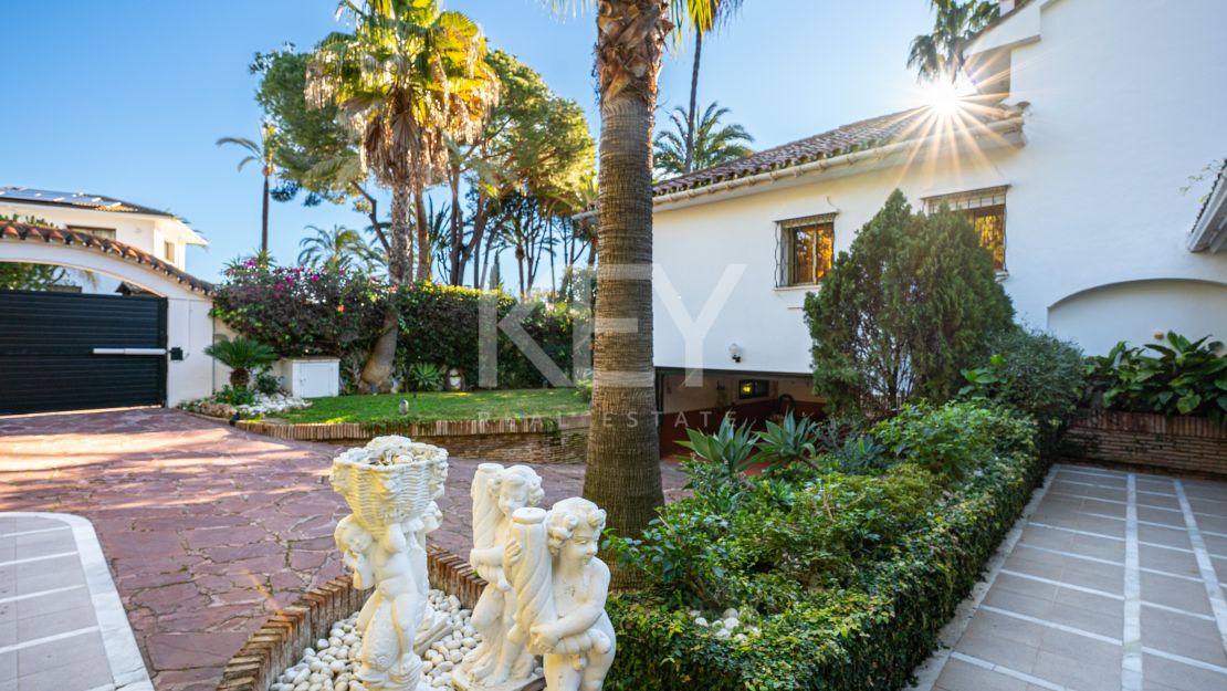 Classical Luxury Villa in Los Monteros, Marbella