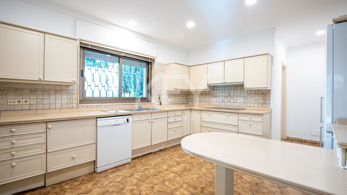 Classical Luxury Villa in Los Monteros, Marbella