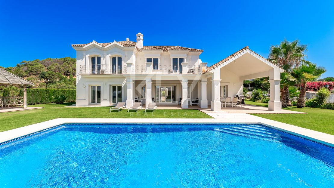 Elegant Andalusian-Style Villa with Sea Views in Marbella Club Golf Resort, Benahavis