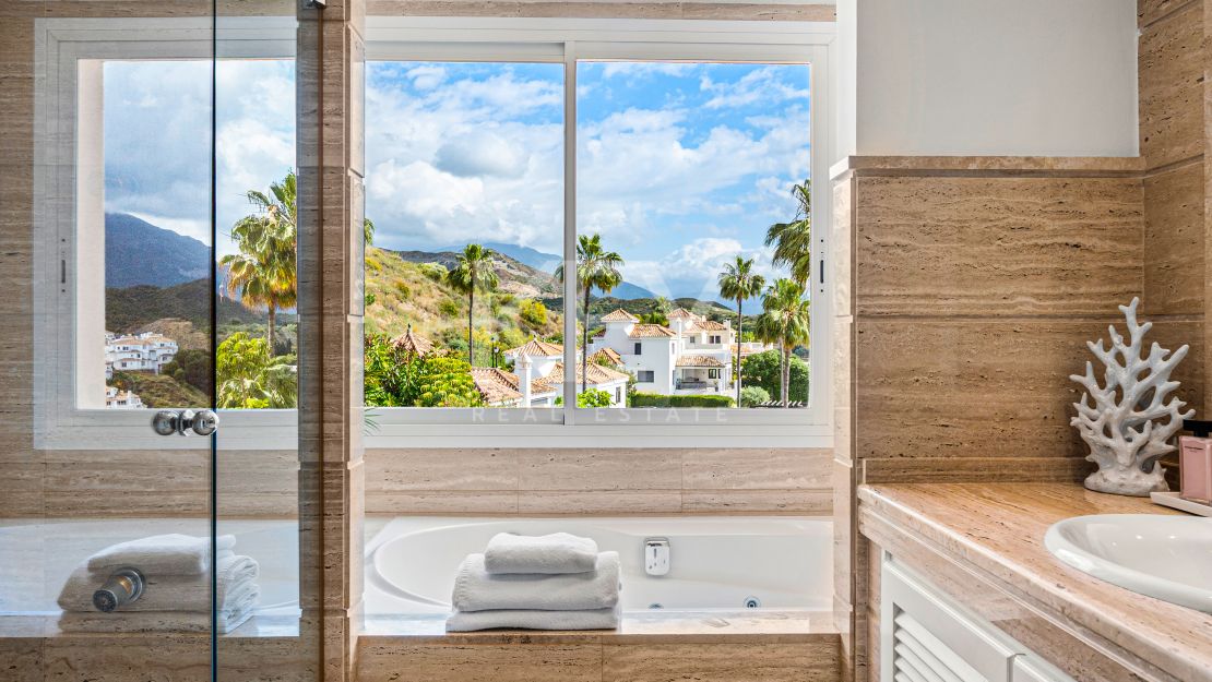 Renovated Luxury Apartment For Sale In Nueva Andalucía, Marbella