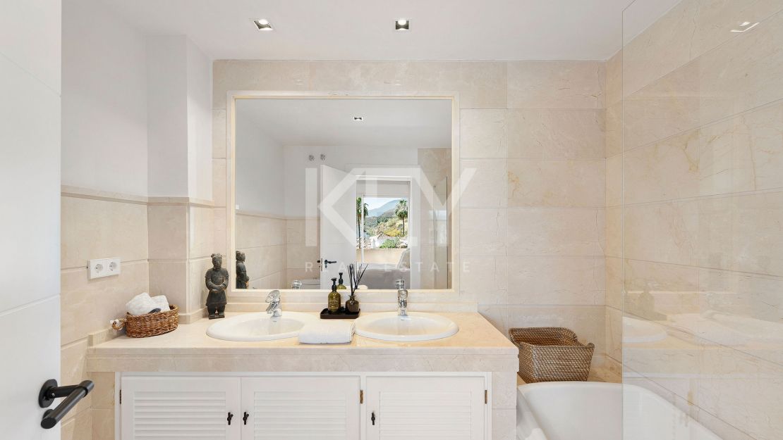 Renovated Luxury Apartment For Sale In Nueva Andalucía, Marbella