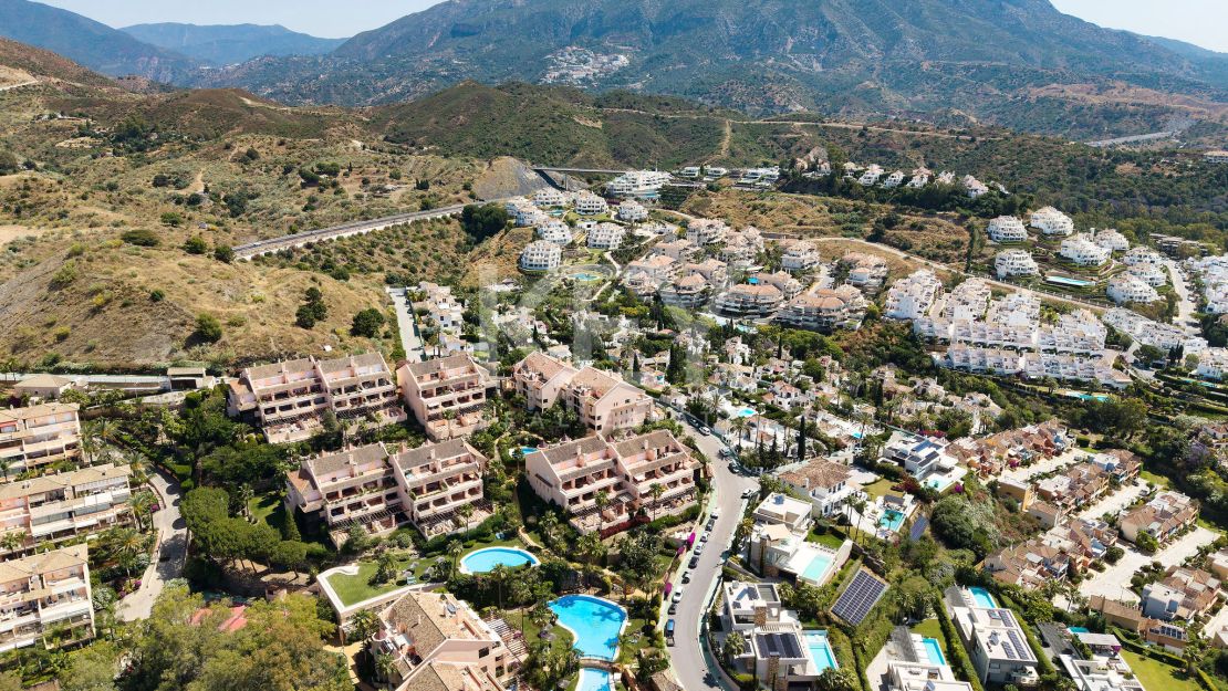 Renovated Luxury Apartment For Sale In Nueva Andalucía, Marbella