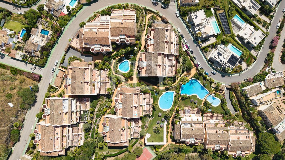 Renovated Luxury Apartment For Sale In Nueva Andalucía, Marbella