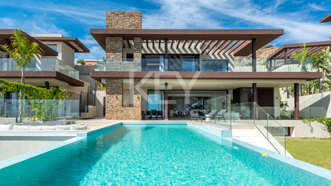 Modern Villa for Sale in La Alquería, Benahavís with Panoramic Sea Views