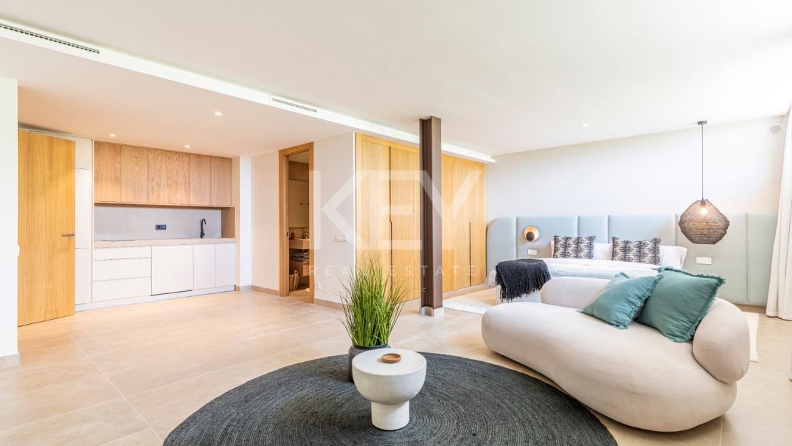Modern Villa for Sale in La Alquería, Benahavís with Panoramic Sea Views