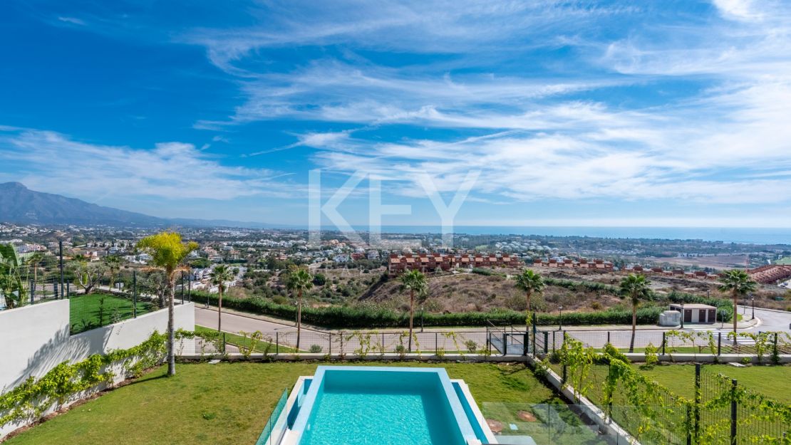 Modern Villa for Sale in La Alquería, Benahavís with Panoramic Sea Views