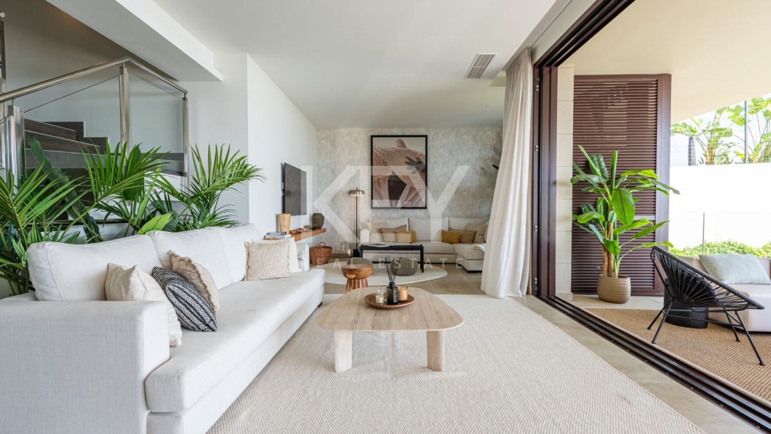 Modern Villa for Sale in La Alquería, Benahavís with Panoramic Sea Views
