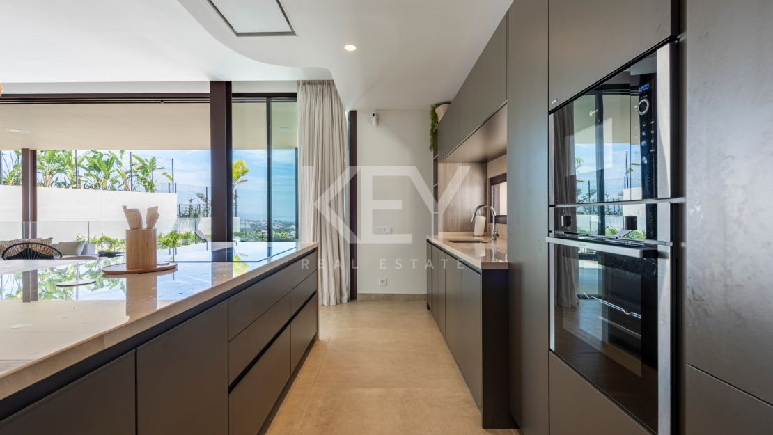 Modern Villa for Sale in La Alquería, Benahavís with Panoramic Sea Views