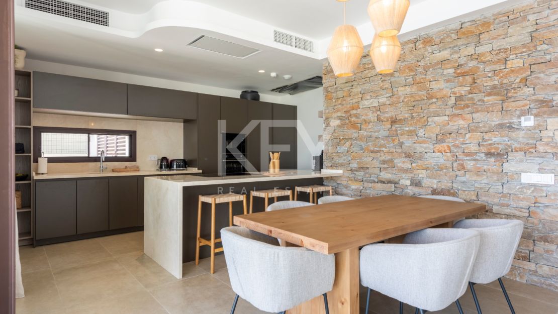 Modern Villa for Sale in La Alquería, Benahavís with Panoramic Sea Views