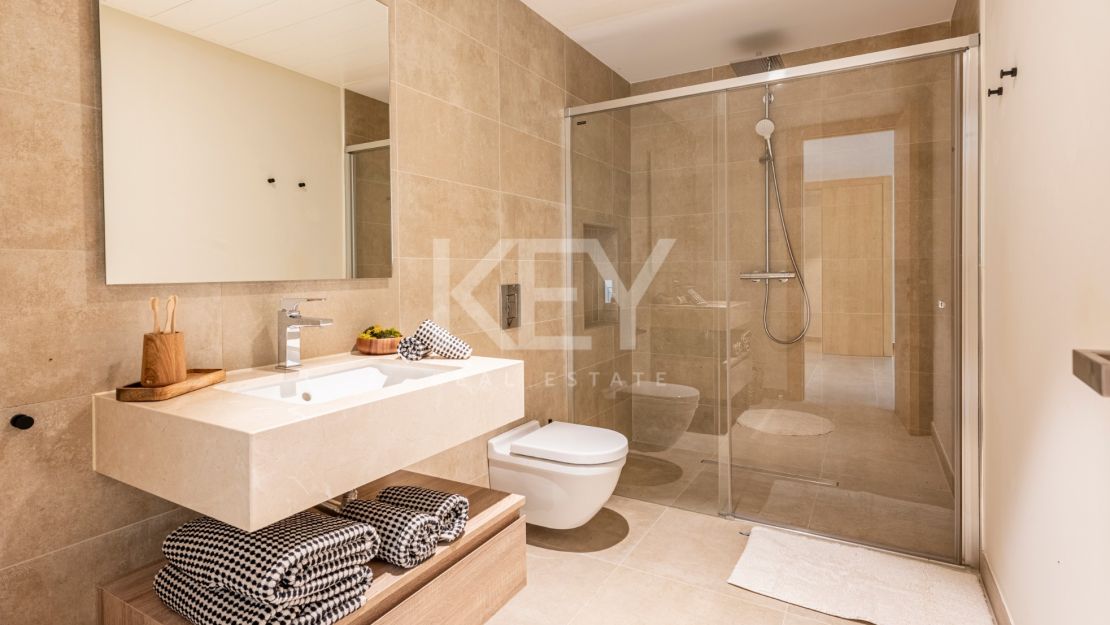 Modern Villa for Sale in La Alquería, Benahavís with Panoramic Sea Views