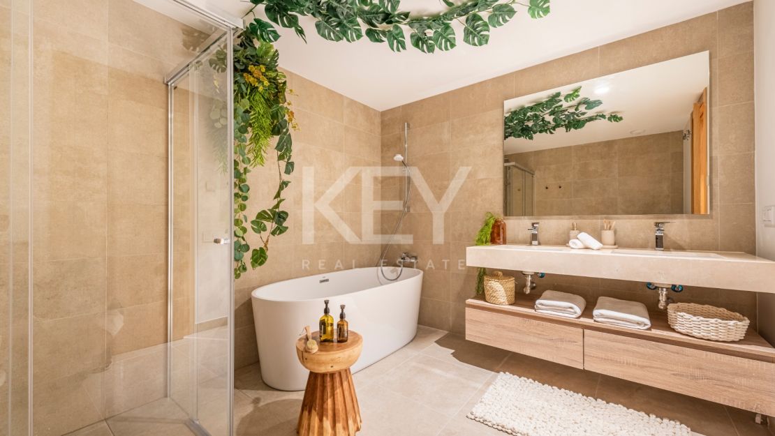 Modern Villa for Sale in La Alquería, Benahavís with Panoramic Sea Views