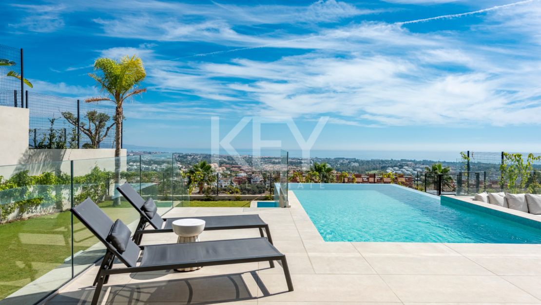 Modern Villa for Sale in La Alquería, Benahavís with Panoramic Sea Views