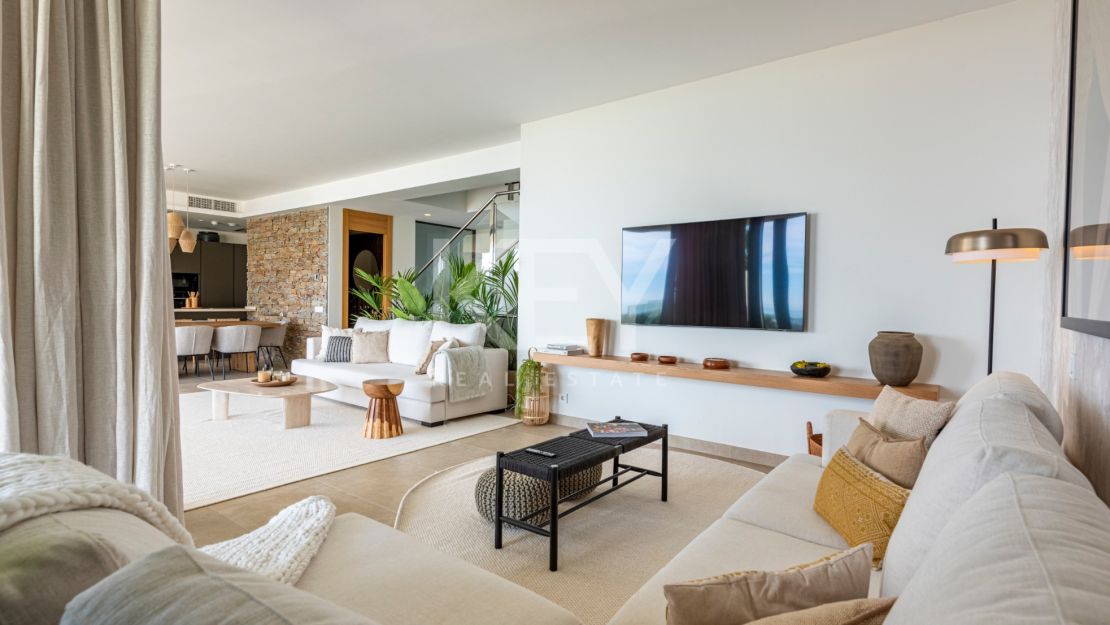 Modern Villa for Sale in La Alquería, Benahavís with Panoramic Sea Views
